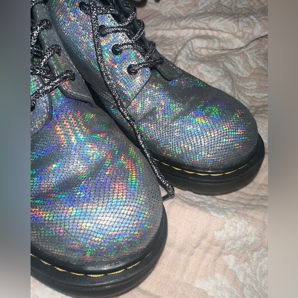 Dr. Martens 1460 Iridescent Reptile Leather Lace Up
Boots Silver Big Girls SZ 6 - Picture 4 of 8